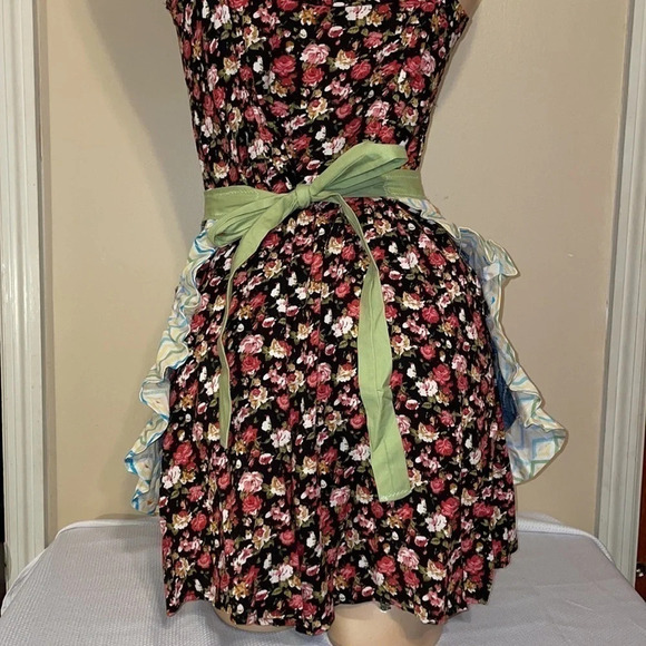 Women’s apron handmade upcycled recycled denim Chevron tie closure - Picture 4 of 8